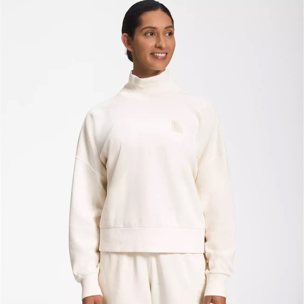 The North Face NWT mock neck lightweight sweatshirt